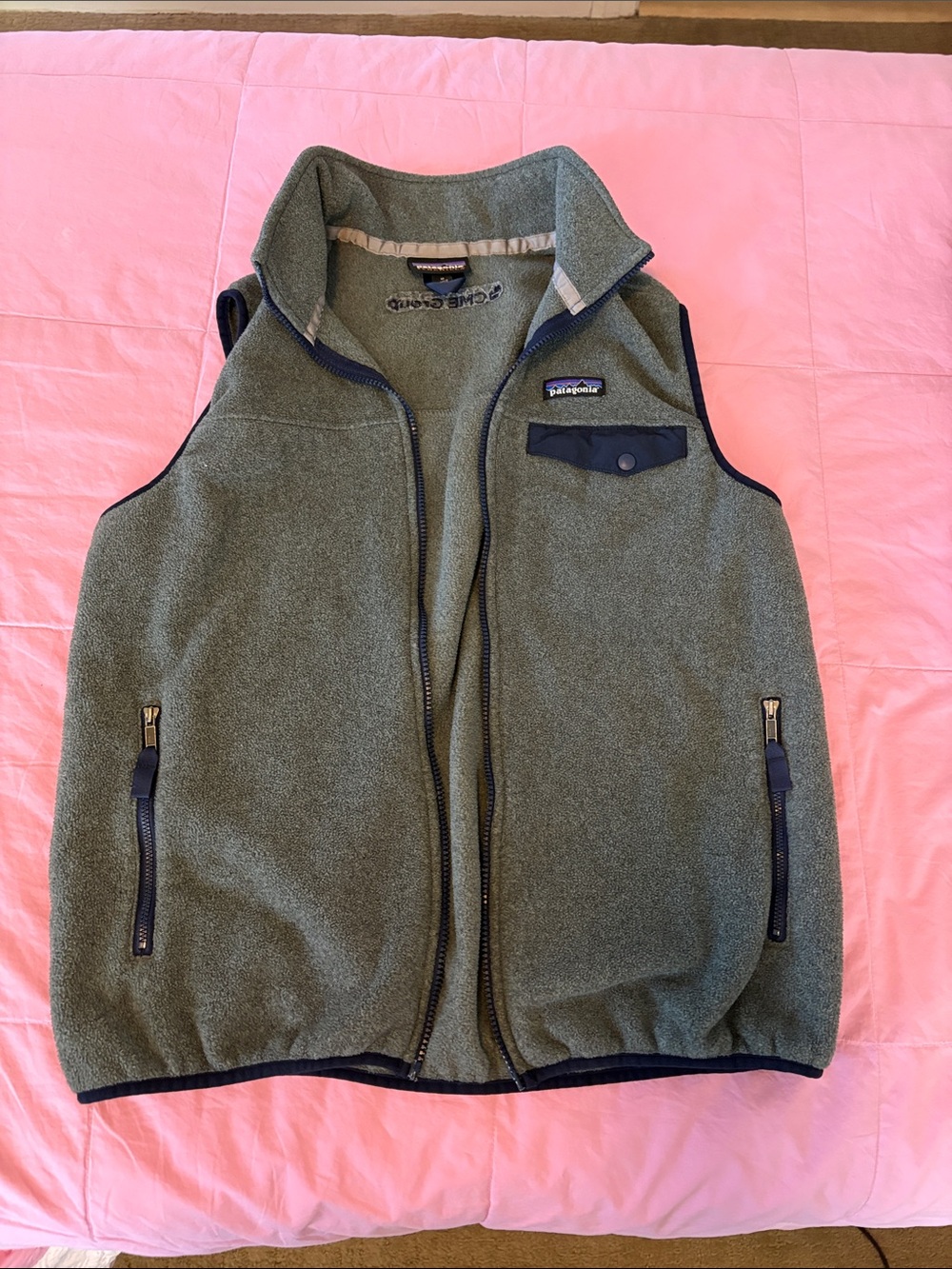 Mens Medium Patagonia Grey Navy Fleece Vest *Broken zipper*